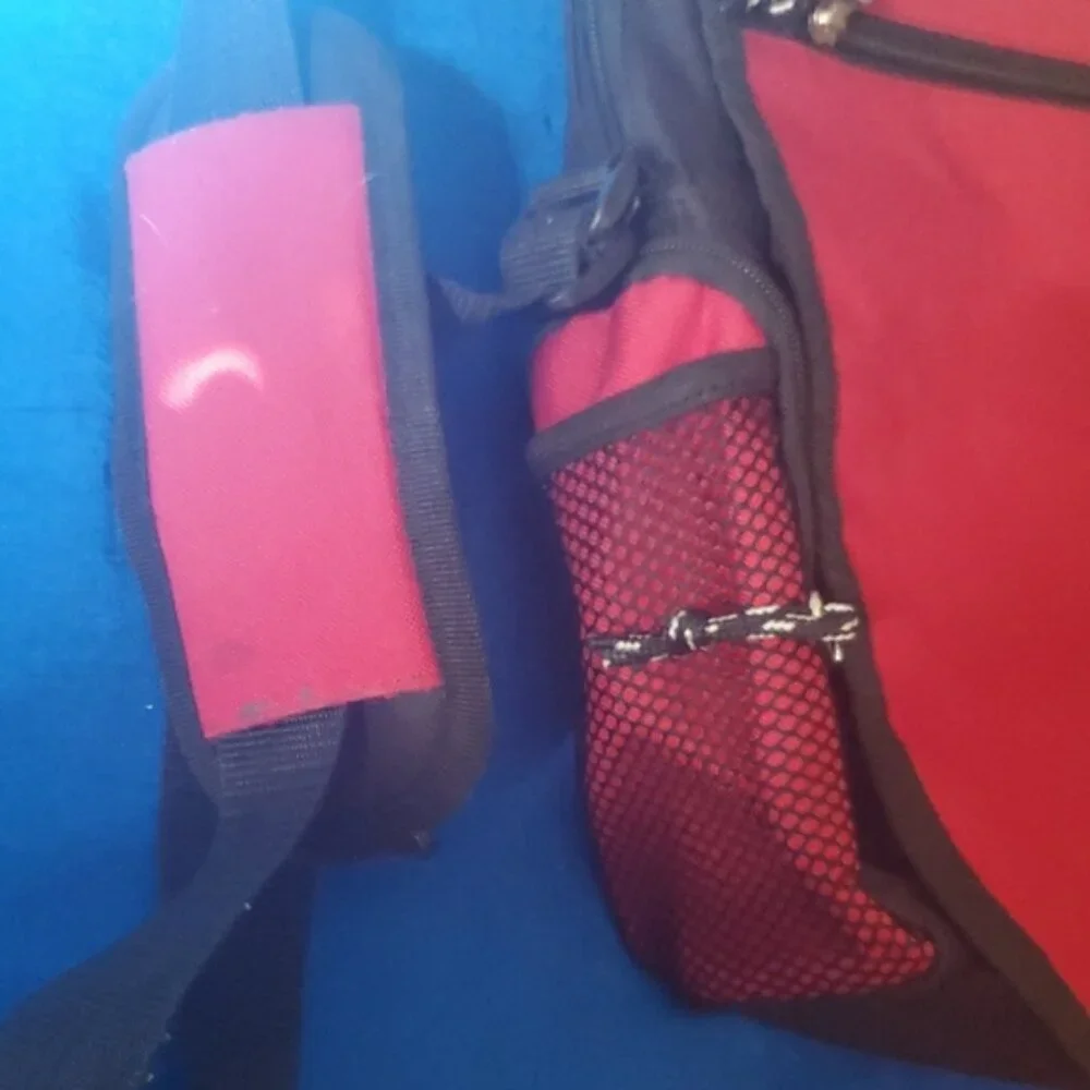 Eastsport Red & Black Crossbody Messenger Bag w/ Shoulder Strap